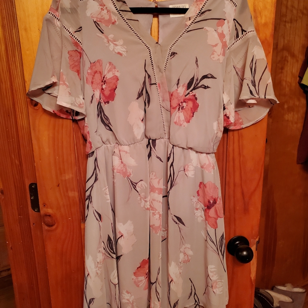 Size M Sienna Sky Short Floral Dress